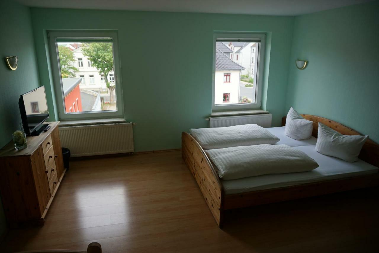 Hotel Am Bahnhof Waren  Eksteriør bilde